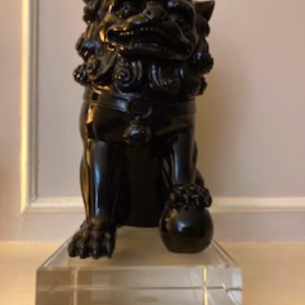 Foo Dog on Large Lucite Base - Black